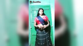 Hot video of a bhabi with a big belly button in shorts 7 min 50 sec