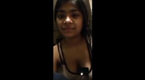 Desi chica muestra sus grandes pechos durante una llamada de Skype 3 mín. 00 sec