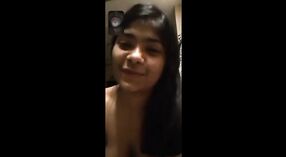 Desi meisje shows af haar groot borsten tijdens een Skype gesprek 12 min 20 sec