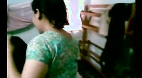 Bhabhiのルームメイトは、この蒸し暑いビデオでいたずらになります 0 分 0 秒