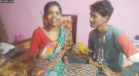 Vriendin in een sari gets frisky met haar boyfriend en Has plezier 1 min 20 sec