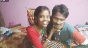 Bạn gái trong một sari được frisky với bạn trai của cô và có vui vẻ 2 tối thiểu 00 sn