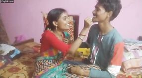 Kız arkadaş içinde bir sari gets frisky ile ona erkek arkadaş ve var eğlence 3 dakika 00 saniyelik