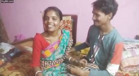 Vriendin in een sari gets frisky met haar boyfriend en Has plezier 3 min 20 sec