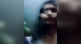 Indyjski dziewczyna z duży piersi sztuki z sama w a nagi wideo 3 / min 50 sec
