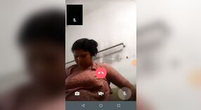 Donna sposata indulge in una sessione di bagno di vapore sulla macchina fotografica 2 min 30 sec