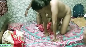 Indische Frau beim Anschauen von Pornos mit ihrem Mann erwischt und hat Sex 5 min 40 s