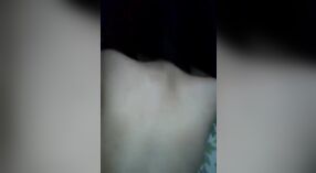 Pareja desi disfruta de un sonido hindi claro mientras se complacen mutuamente los coños 9 mín. 20 sec