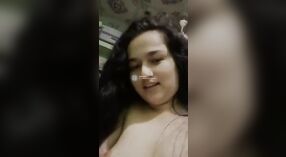 Schöne Bhabi zeigt ihren Hintern im Merge-Musikvideo 3 min 10 s