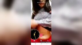 Girl seksi Marang Dheweke Amba Jarahan Ing Kamera 0 min 0 sec