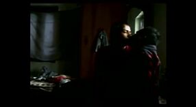 హాట్ జంటతో హిడెన్ ఇండియన్ లవర్ యొక్క సన్నిహిత ఎన్‌కౌంటర్ 0 మిన్ 0 సెకను
