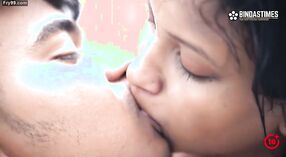 Volledige video van Indisch meisje Desi giving haar boyfriend een blowjob en getting geneukt 7 min 40 sec