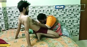 Adolescente india se folla a la hermosa sirvienta Bhabha en un video casero 1 mín. 40 sec