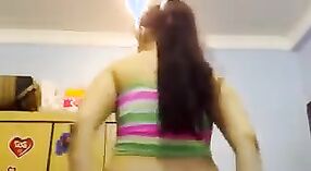 Танцевальные навыки пакистанской жены в Дубае 1 минута 40 сек