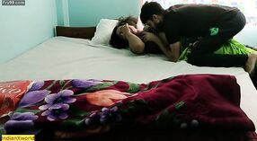 Heiße indische Bhabhi genießt eine Nacht leidenschaftlichen Sex mit ihrem Geliebten in diesem erstaunlichen Video 7 min 00 s