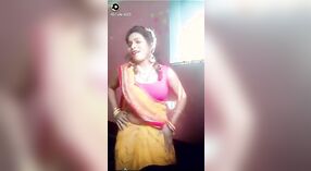 Hot bhabi in shorts shows off her big belly button 0 min 0 sec