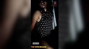 Penampilan Sensual Puja Chauhan dalam Video 4 min 40 sec