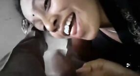 Istri India Sarik memberikan blowjob sensual kepada kekasihnya 1 min 50 sec