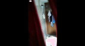 Desi bhabhi ' s Verborgen badtijd gevangen op camera 8 min 20 sec