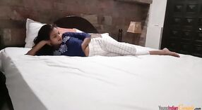 Girl Desi bakal mbayar kanggo seksi porno video 1 min 10 sec