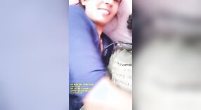 Bonito Desi casal pego fazendo sexo no ar 2 minuto 10 SEC