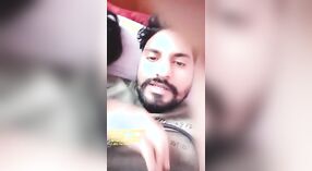 Bonito Desi casal pego fazendo sexo no ar 4 minuto 00 SEC