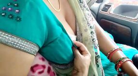Gujarati bhabhi en haar jong lover hebben gepassioneerd Auto seks 0 min 50 sec