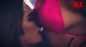Ấn độ cô gái ' s lesbian hiệu suất trong một steamy video 2 tối thiểu 20 sn