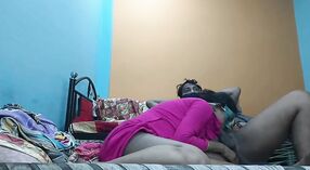 భారతీయ పసికందు ఆవిరి రొమాంటిక్ లవ్‌మేకింగ్‌లో మునిగిపోతుంది 1 మిన్ 00 సెకను