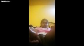 La Sexy Amante Rubia Adolescente de Desi Se Pone Traviesa ante la Cámara 2 mín. 50 sec