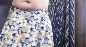 Femme au foyer indienne montre ses gros seins sur webcam 1 minute 40 sec