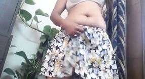 Indiase Huisvrouw shows af haar groot borsten op webcam 2 min 50 sec
