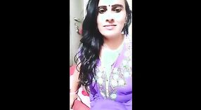 Hermosa esposa de Aparna de Mumbai es golpeada 2 mín. 00 sec
