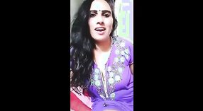 Hermosa esposa de Aparna de Mumbai es golpeada 2 mín. 30 sec