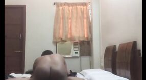 Pasangan Bhopal memanjakan diri dalam seks kamar tidur yang penuh gairah 6 min 20 sec