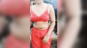 Gorąca i ekscytujący prysznic scena z Bangladeszu dziewczyna w seksownej sukience 4 / min 40 sec