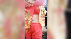 Hete en stomende douchescène met een meisje uit Bangladesh in een sexy jurk 5 min 00 sec