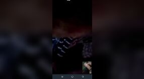 Desi cpl wordt betaald om te pronken met haar fucking skills op Videochat 1 min 20 sec