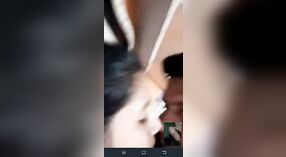 Desi cpl wordt betaald om te pronken met haar fucking skills op Videochat 3 min 00 sec
