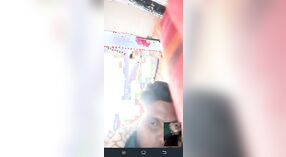 Desi cpl wordt betaald om te pronken met haar fucking skills op Videochat 5 min 40 sec