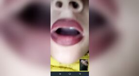 Desi cpl wordt betaald om te pronken met haar fucking skills op Videochat 0 min 0 sec