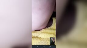 Desi cpl wordt betaald om te pronken met haar fucking skills op Videochat 0 min 40 sec