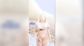 El primer espectáculo público de Ashvita de su cuerpo desnudo en una playa con fanáticos de OnlyFans 2 mín. 20 sec