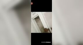 Une Fille Timide Taquine et Montre Sa Beauté 1 minute 30 sec