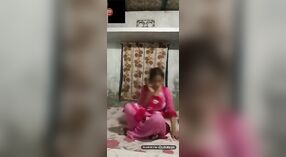 Une Fille Timide Taquine et Montre Sa Beauté 10 minute 50 sec