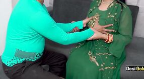 Nena India Tetona Es Follada por Su Jefe en una Fiesta Hindi 2 mín. 20 sec