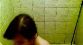 Голая Шайста принимает душ с осой 6 минута 20 сек