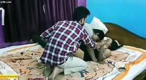 自制的印度性爱录像带：阿姨的肮脏谈话和蒸蒸日上的相遇 9 敏 20 sec