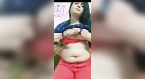 Sexy Châu Âu cô gái pleasures mình với cô ấy ngón tay 0 tối thiểu 0 sn