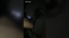 Desi Girl在这个热闹的视频中给予了一个可爱的口交 2 敏 00 sec